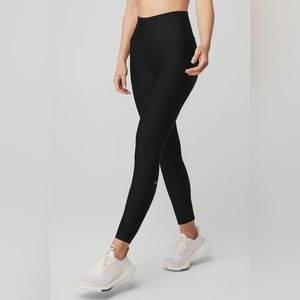 ALO yoga black leggings Size Small.